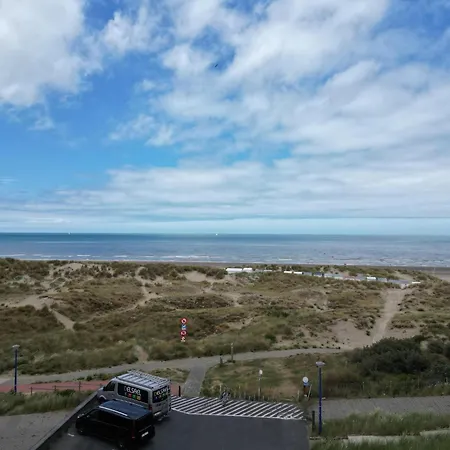 Sea View In شقة